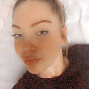 Meet your Posher, Mia